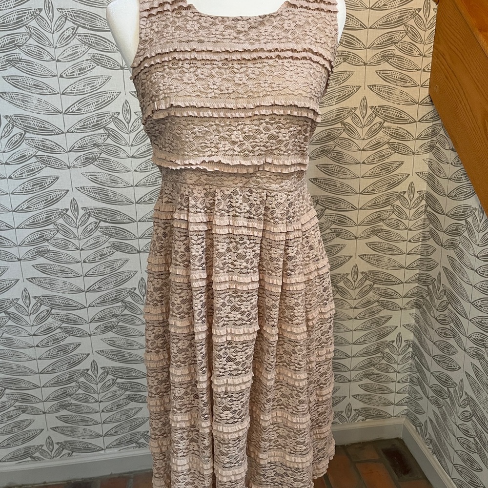 Mynthoa rowley Lace Sleeveless Dress